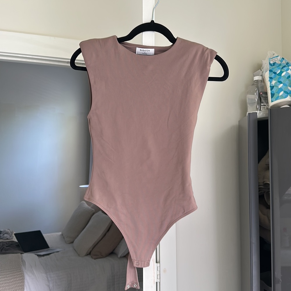 Aritzia Babaton Contour Shoulder Pad Bodysuit